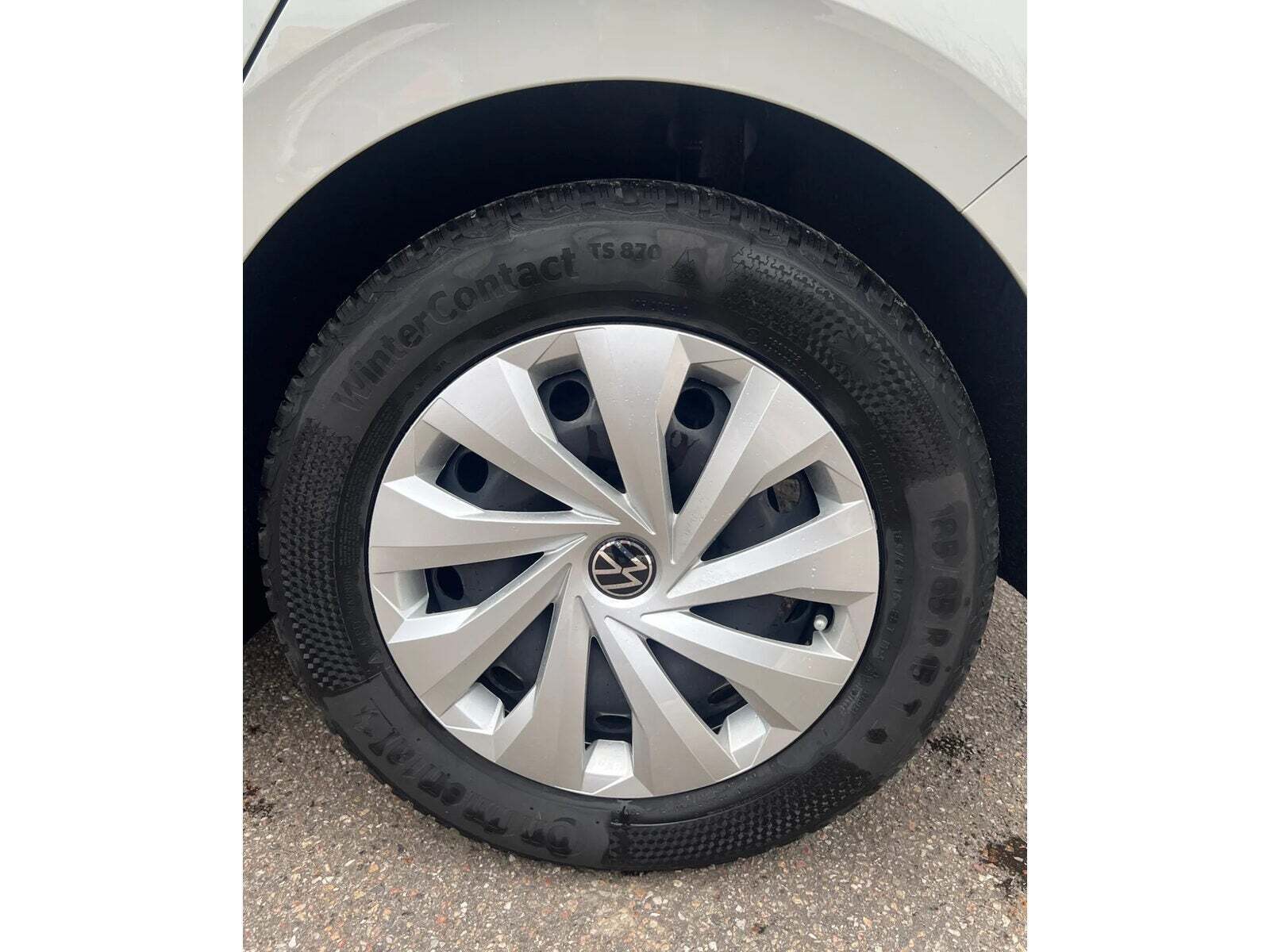 Grå VW Polo fra 2024