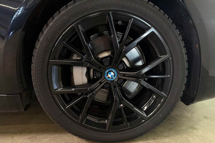 Sort BMW 530e fra 2022