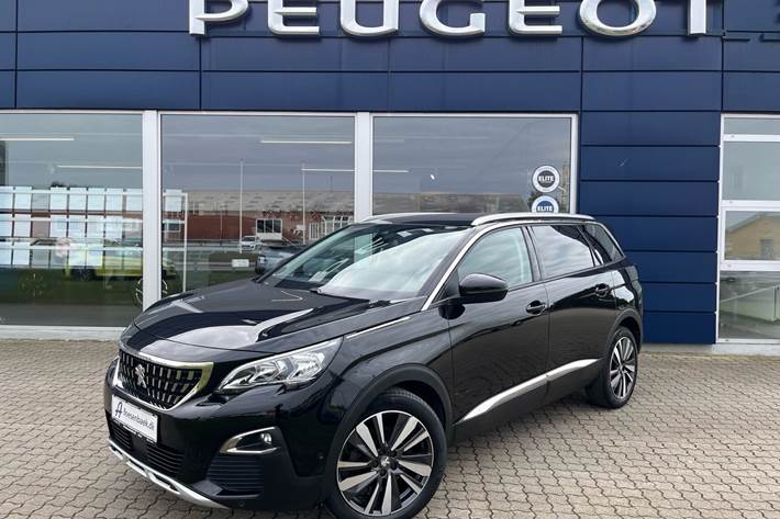 Sort Peugeot 5008 fra 2020 set udefra