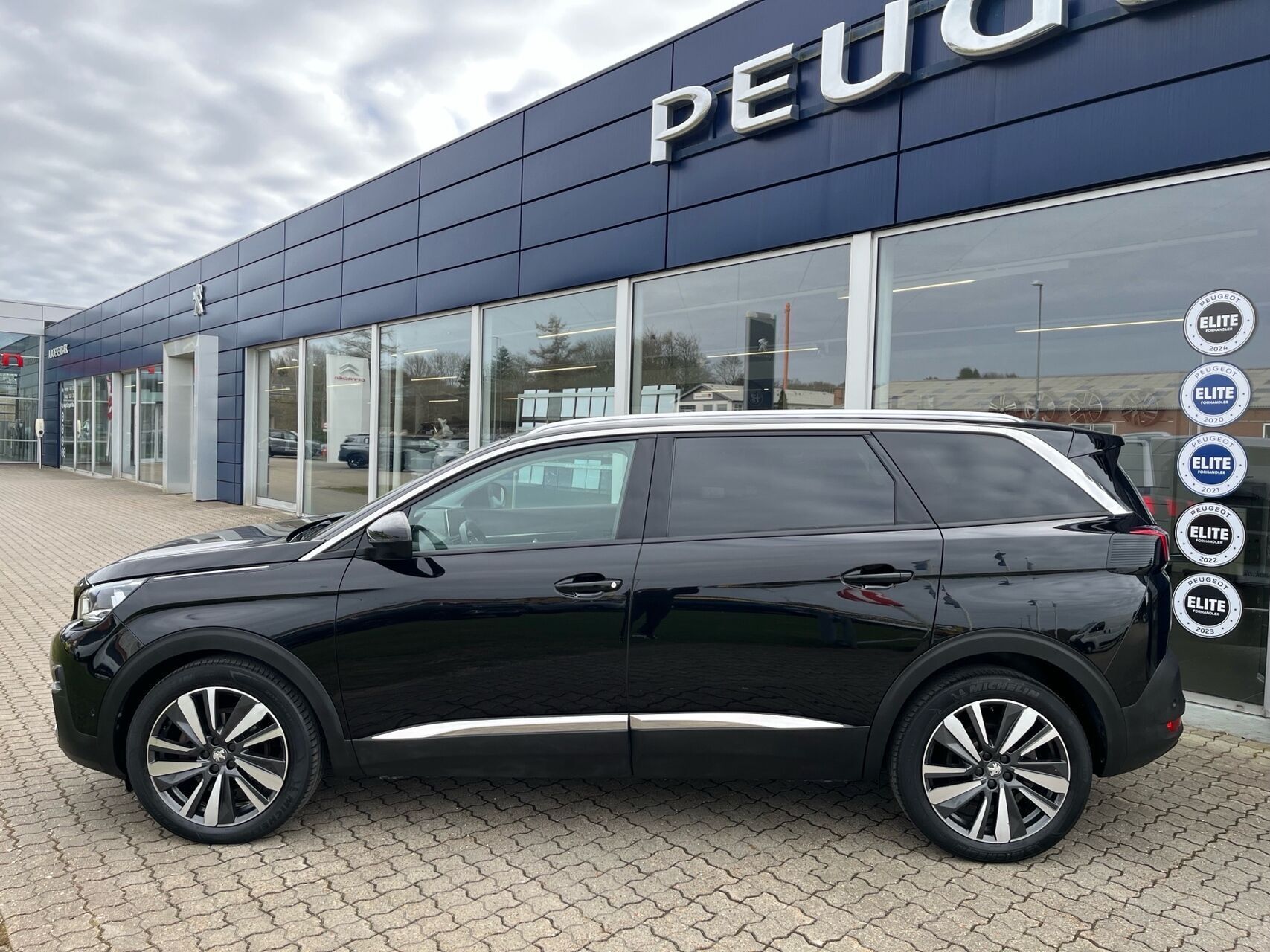 Sort Peugeot 5008 fra 2020