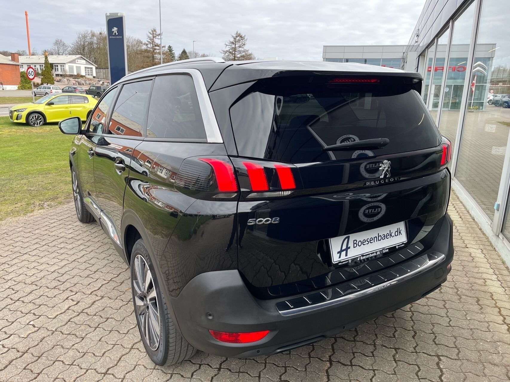 Sort Peugeot 5008 fra 2020