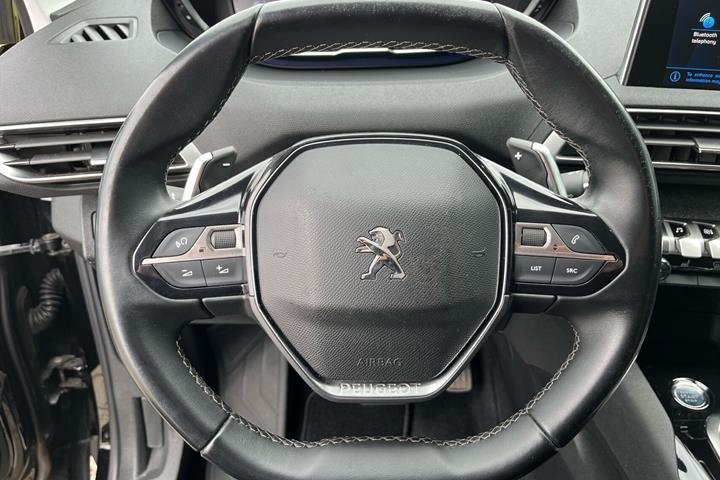 Sort Peugeot 5008 fra 2020