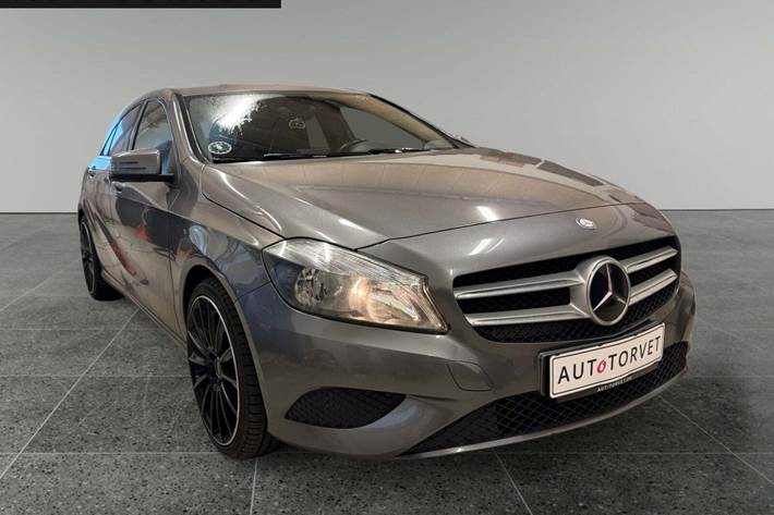 Grå Mercedes A180 fra 2014