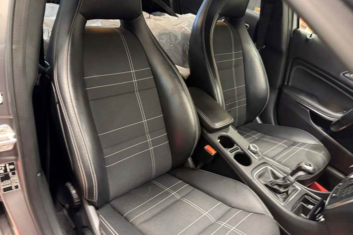 Grå Mercedes A180 fra 2014