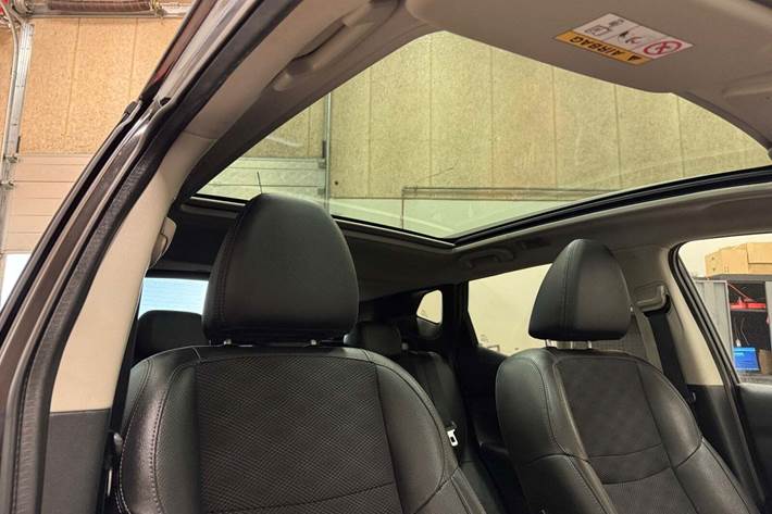 Sort Nissan Qashqai fra 2014