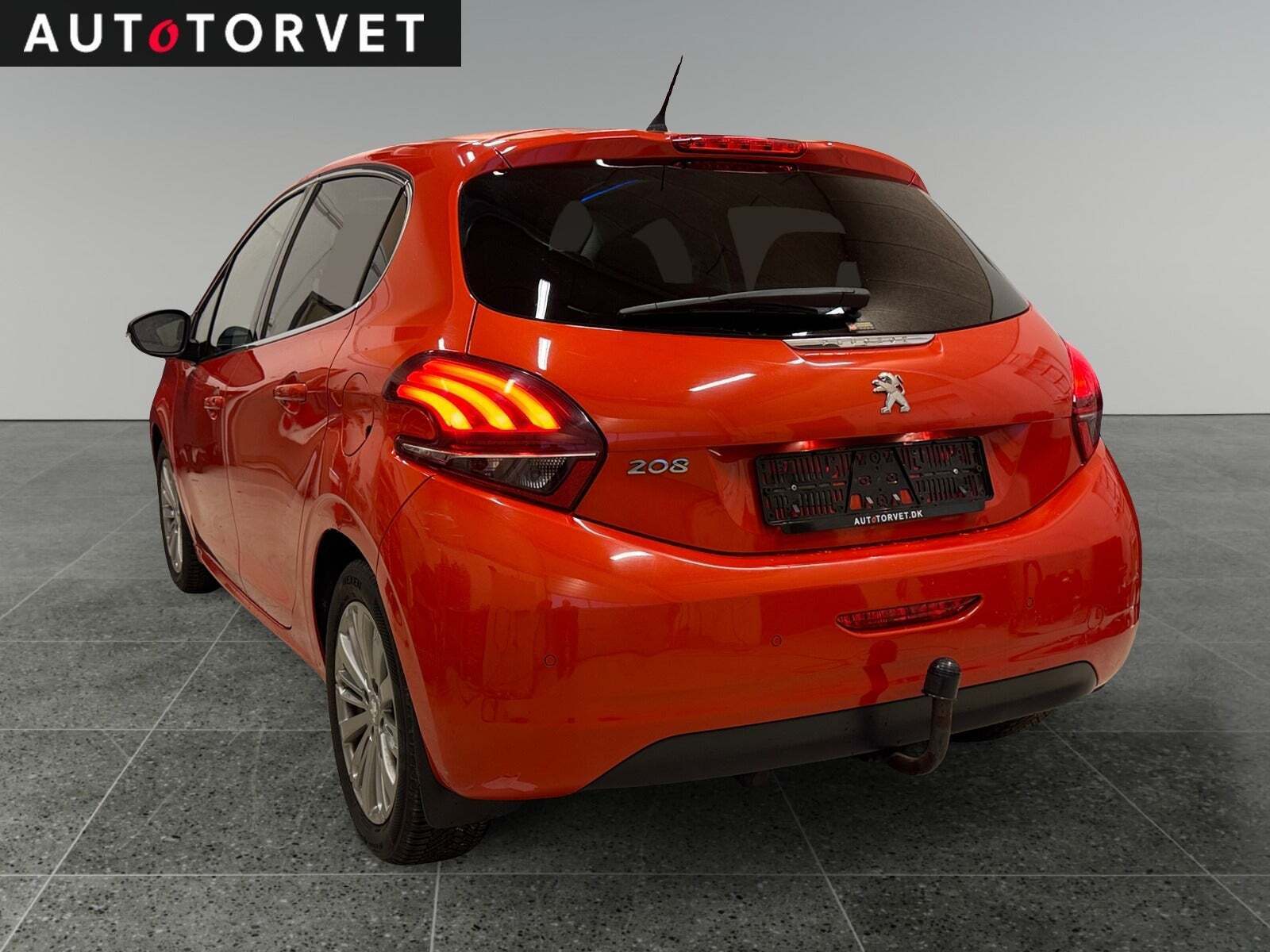 Orange Peugeot 208 fra 2015