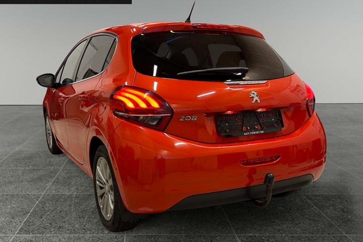 Orange Peugeot 208 fra 2015