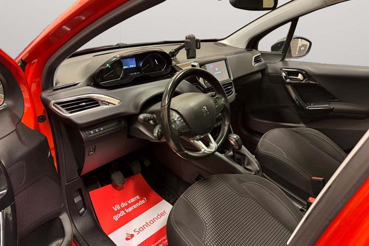 Orange Peugeot 208 fra 2015