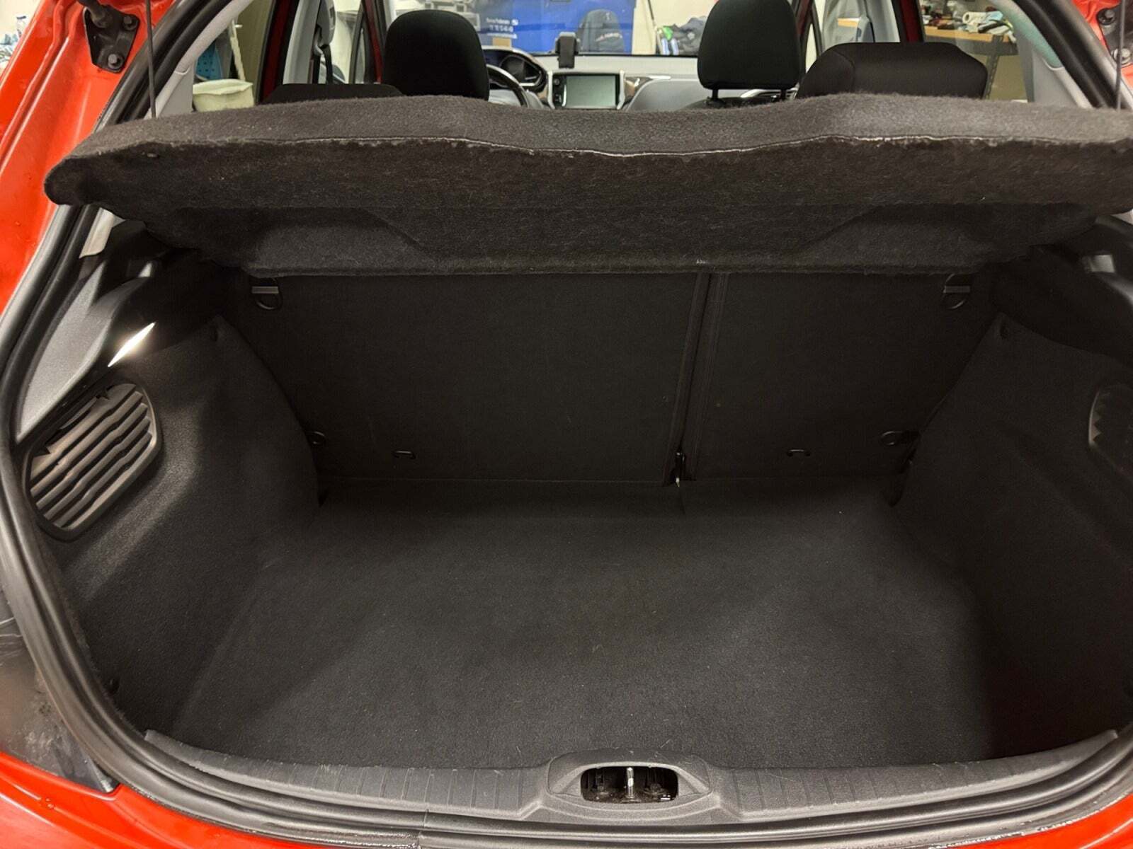Orange Peugeot 208 fra 2015