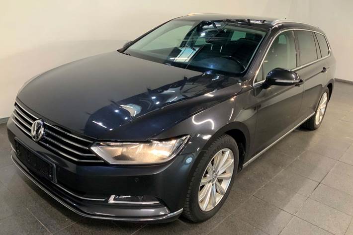 Grå VW Passat fra 2018 set udefra