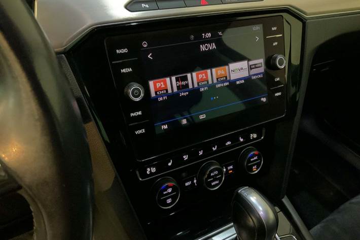 Grå VW Passat fra 2018