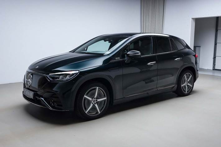 Grøn Mercedes EQE350 SUV fra 2025