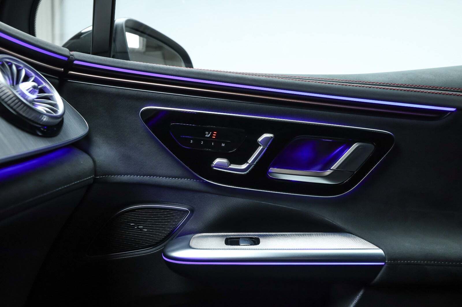 Grøn Mercedes EQE350 SUV fra 2025