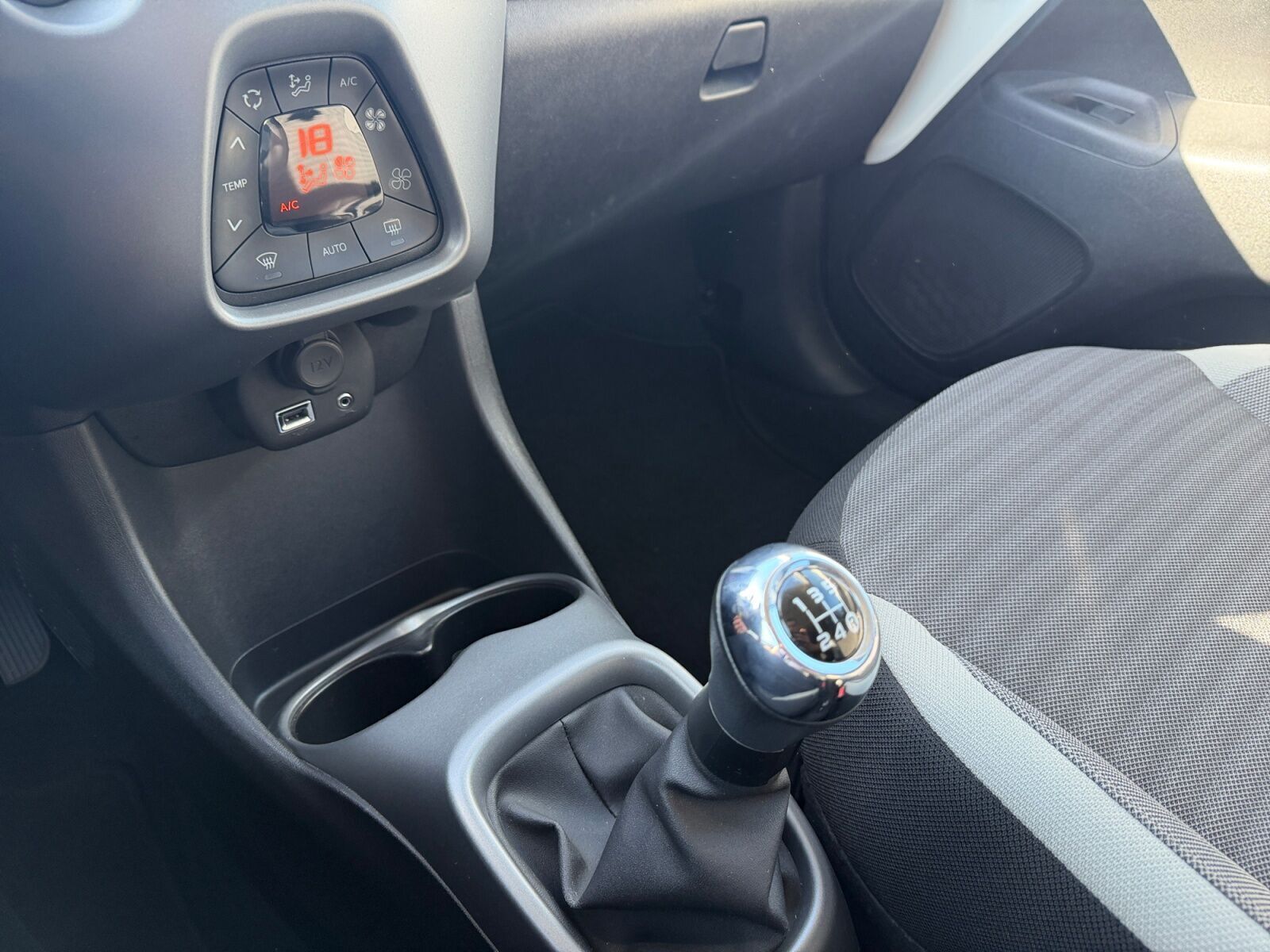 Hvid Toyota Aygo fra 2019