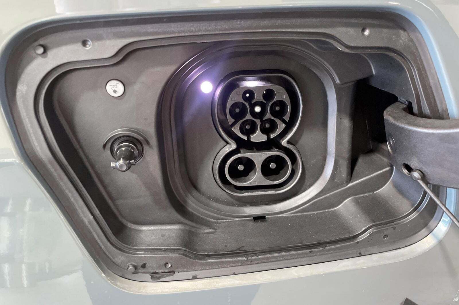 Grøn BMW i5 fra 2024