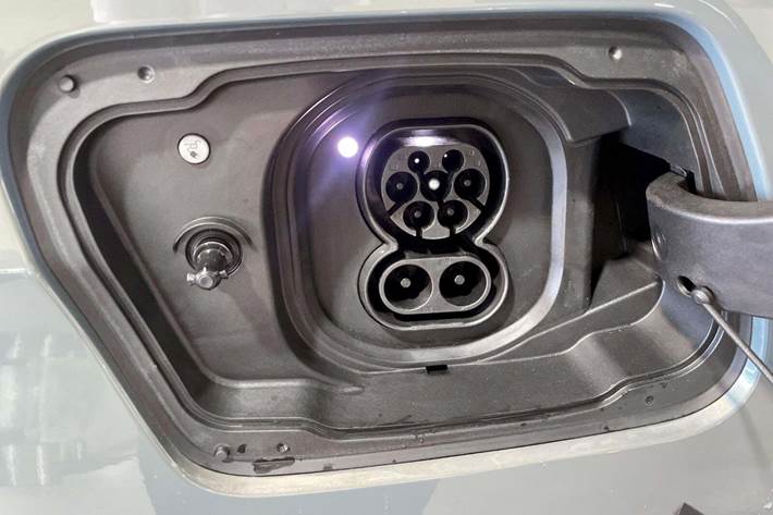 Grøn BMW i5 fra 2024