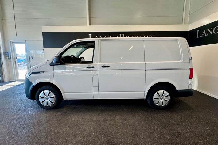 Hvid VW Transporter fra 2022