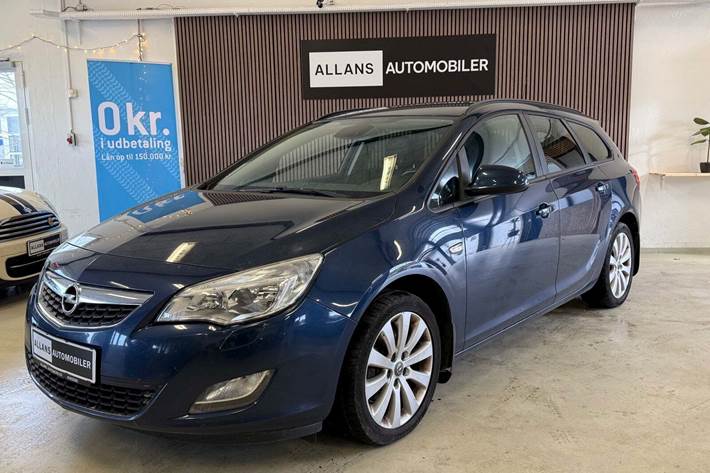 Blå Opel Astra fra 2012
