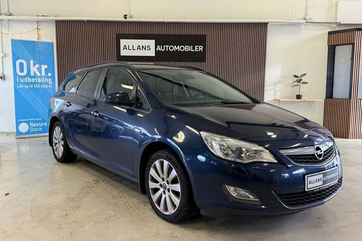 Blå Opel Astra fra 2012