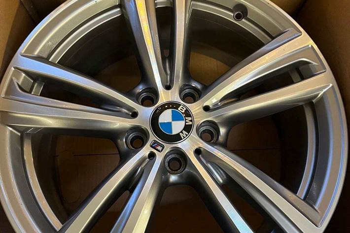Sort BMW 320d fra 2017