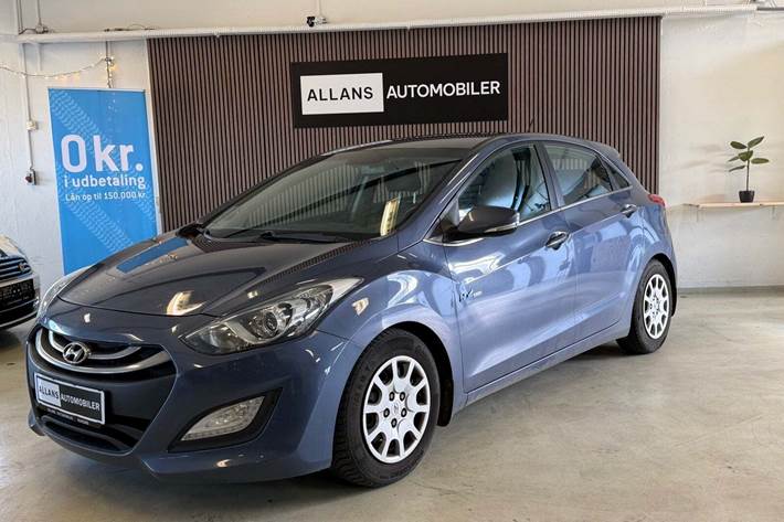 Blå Hyundai i30 fra 2013