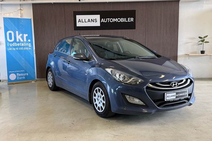Blå Hyundai i30 fra 2013