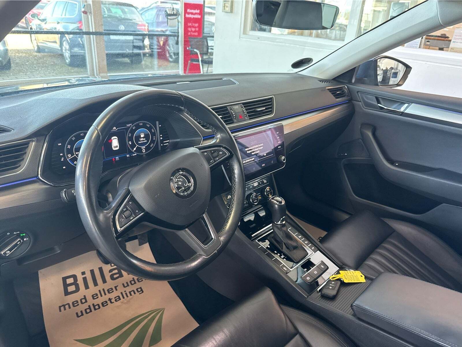 Grå Skoda Superb fra 2019
