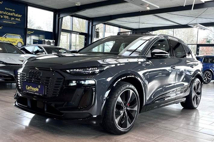 Grå Audi Q6 e-tron fra 2024