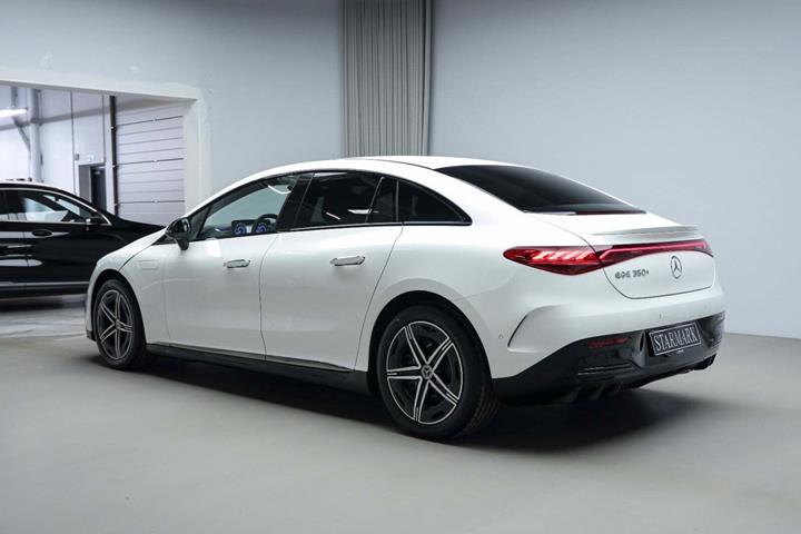 Hvid Mercedes EQE350+ fra 2026