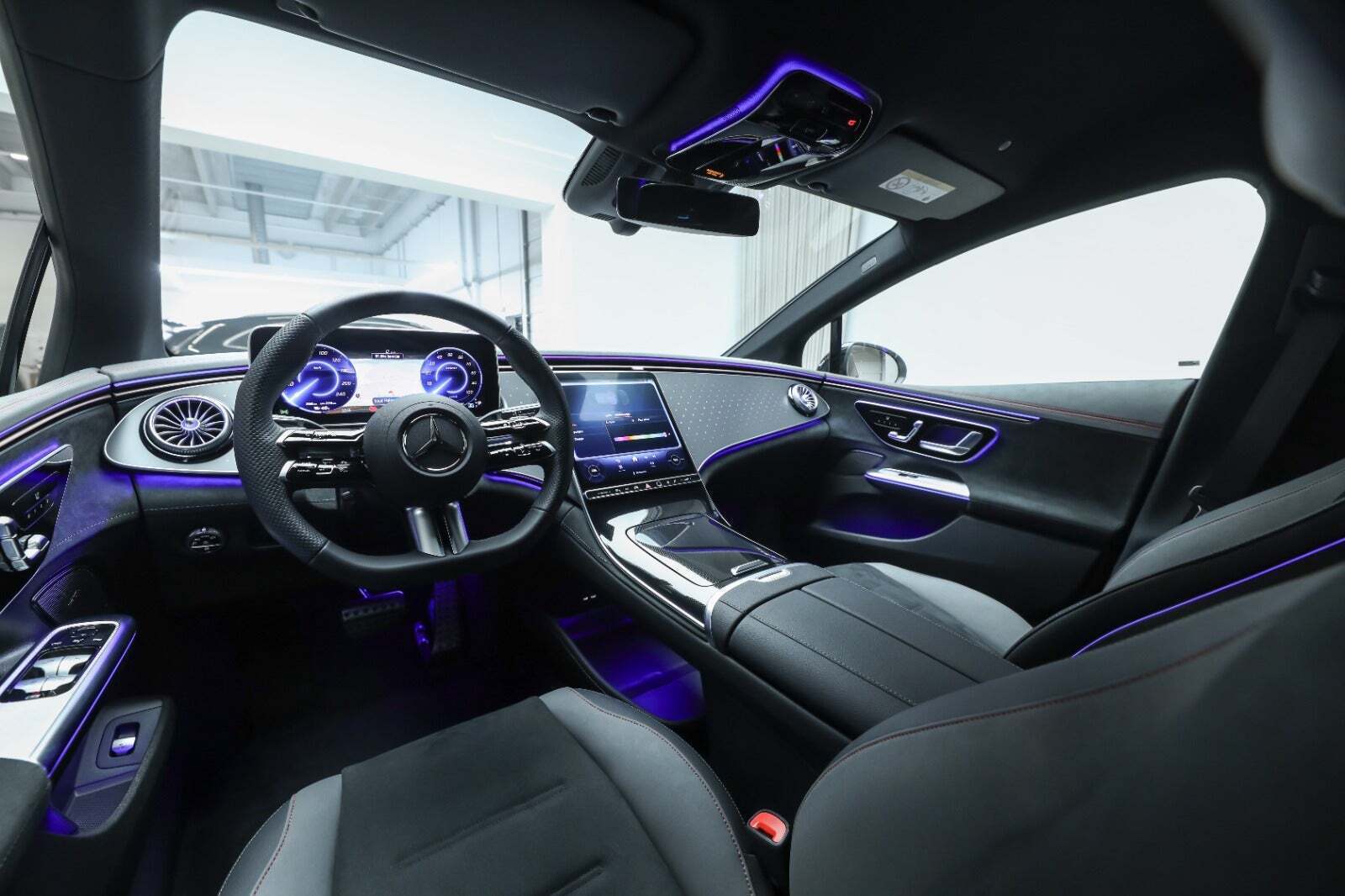Hvid Mercedes EQE350+ fra 2026