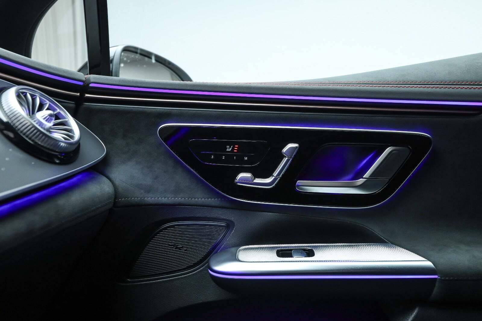 Hvid Mercedes EQE350+ fra 2026