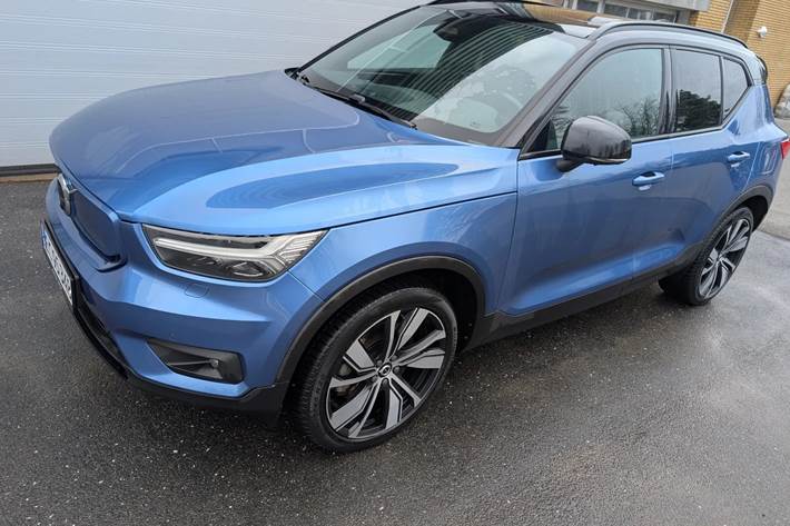 Blå Volvo XC40 fra 2020