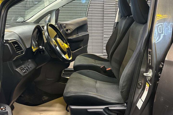 undefined Toyota Verso-S fra 2011 set indefra