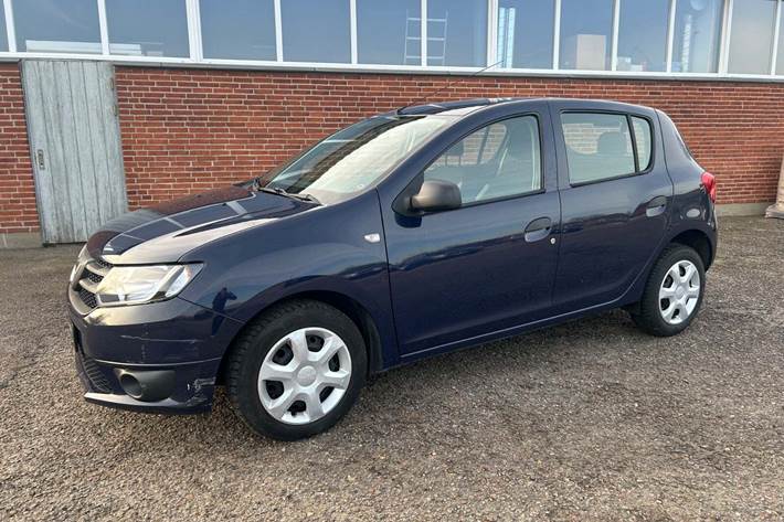 Blå Dacia Sandero fra 2015