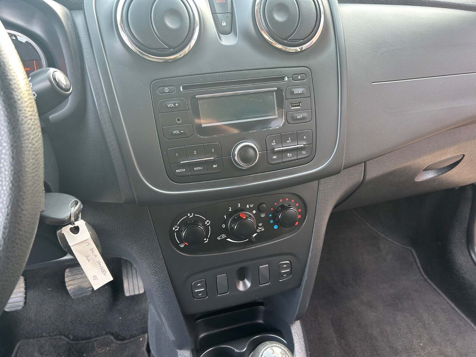 Blå Dacia Sandero fra 2015