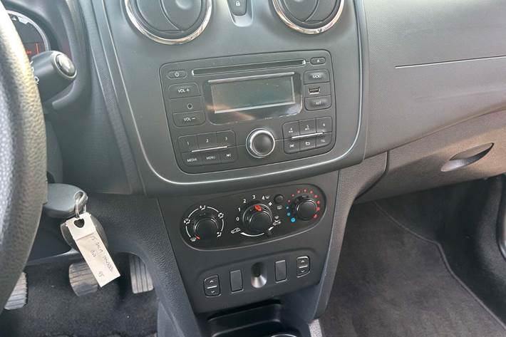 Blå Dacia Sandero fra 2015