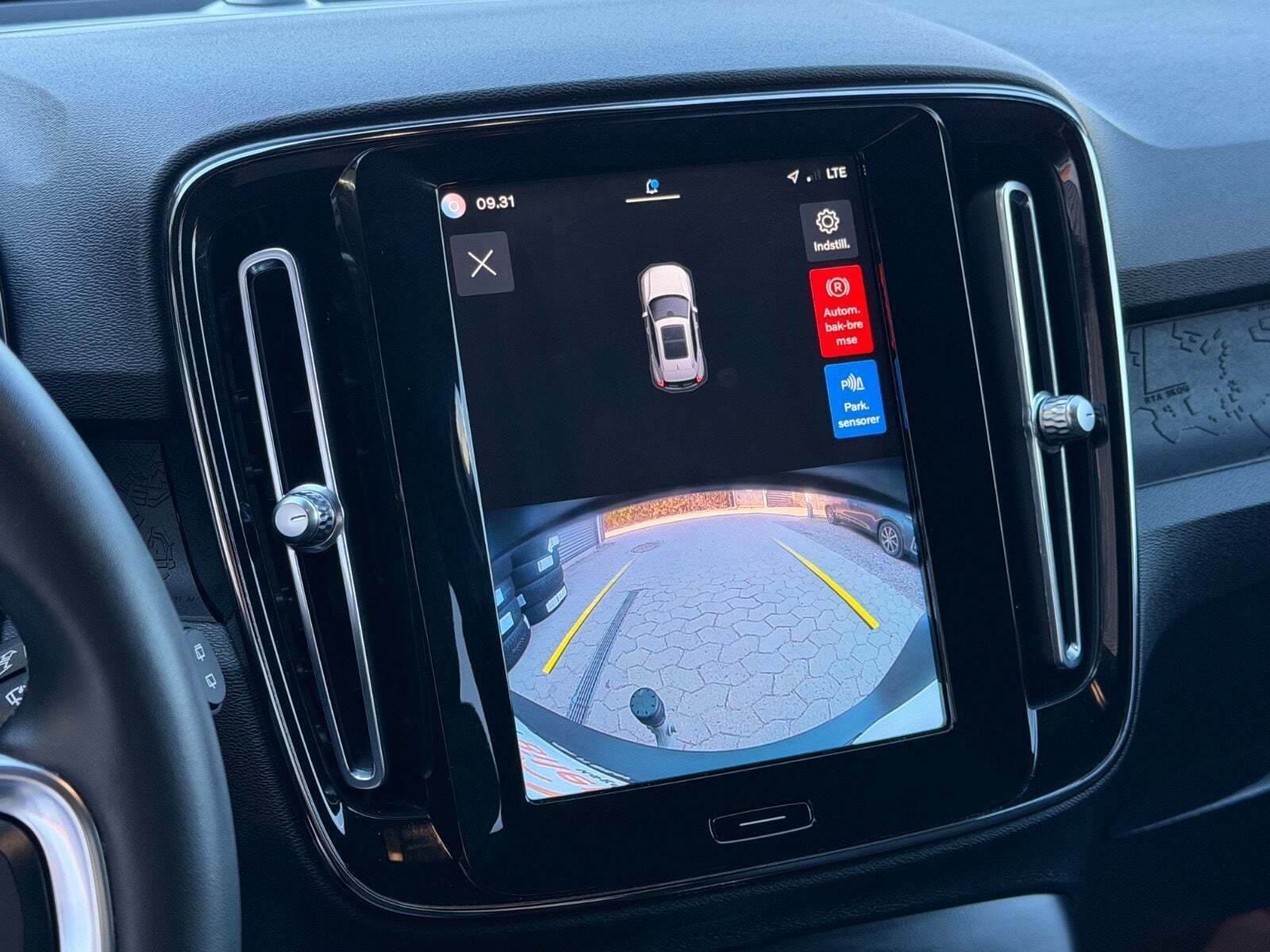 Sort Volvo XC40 fra 2023