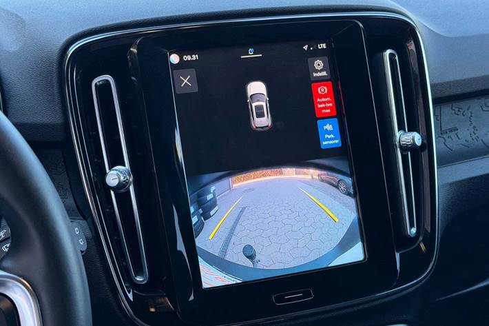 Sort Volvo XC40 fra 2023