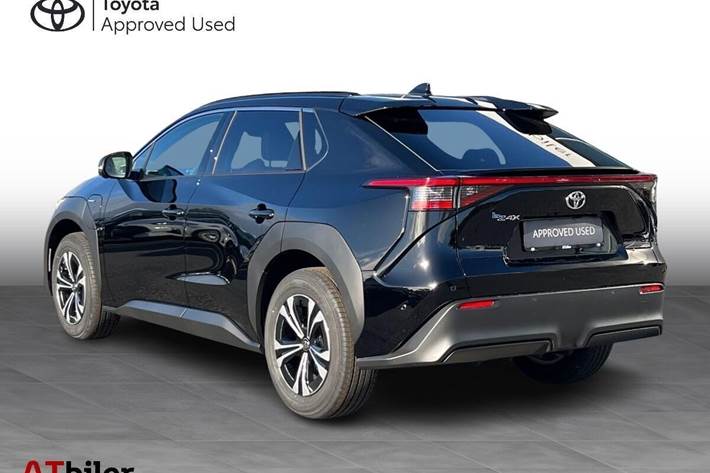 Sort Toyota BZ4X fra 2025