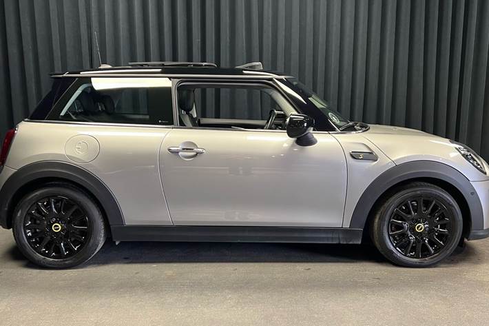 Sølv Mini Cooper fra 2022
