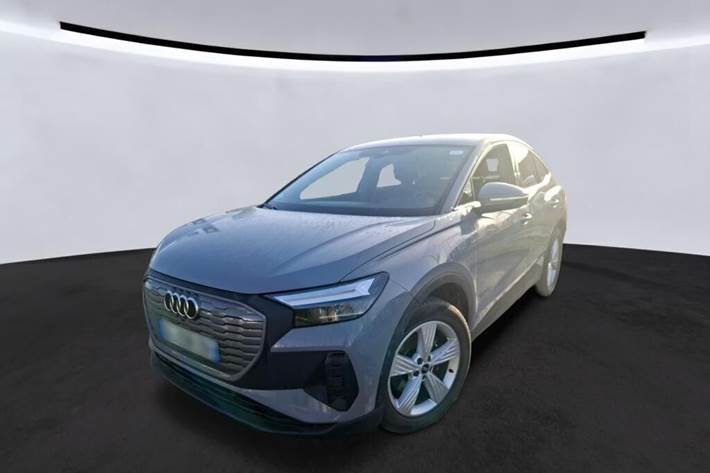 Grå Audi Q4 fra 2023