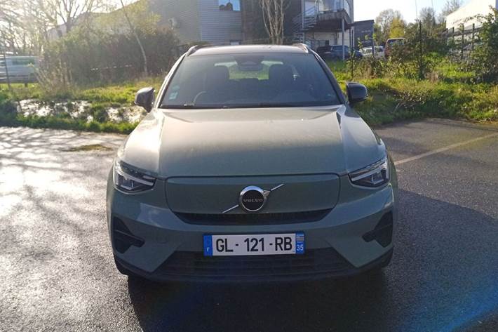Grøn Volvo XC40 fra 2023