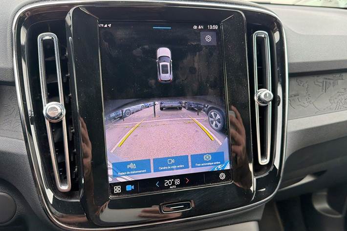 Grøn Volvo XC40 fra 2023