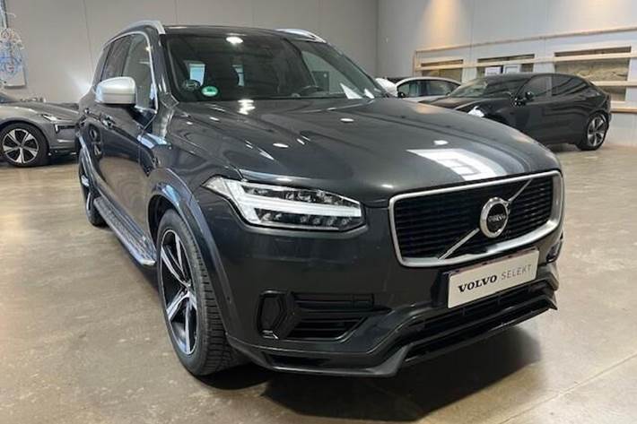 Grå Volvo XC90 fra 2019 set udefra