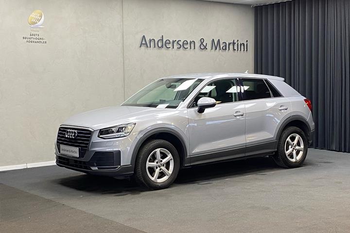 Sølv Audi Q2 fra 2018 set udefra