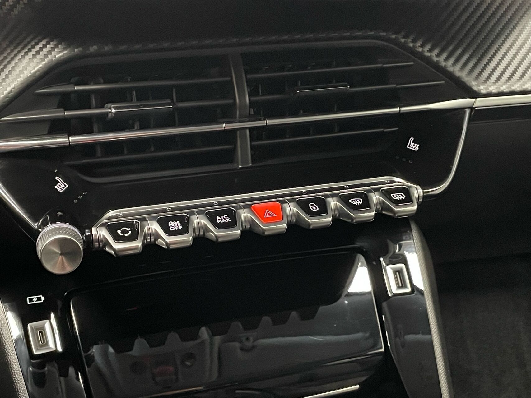 Grå Peugeot 2008 fra 2021