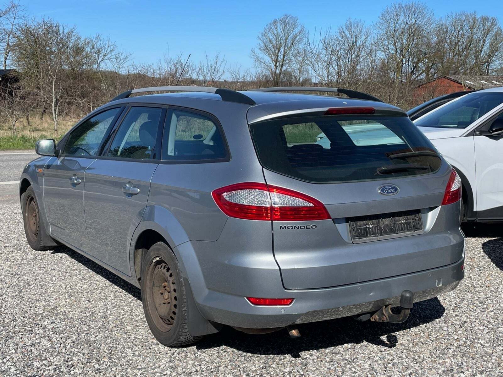 Sølv Ford Mondeo fra 2010