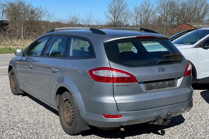 Sølv Ford Mondeo fra 2010