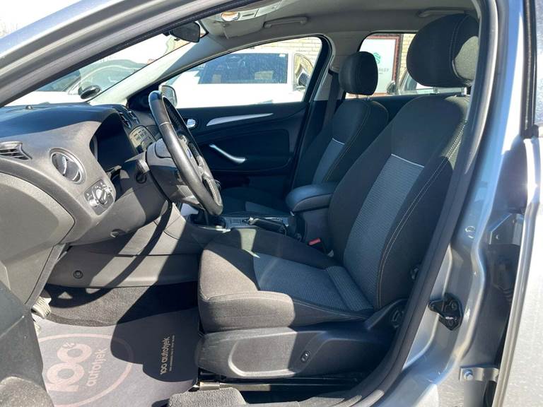 Ford Mondeo 2,0 Ambiente stc.