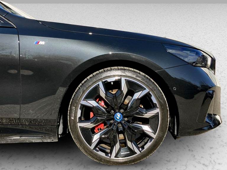 BMW i5 eDrive40 Fully Charged M-Sport